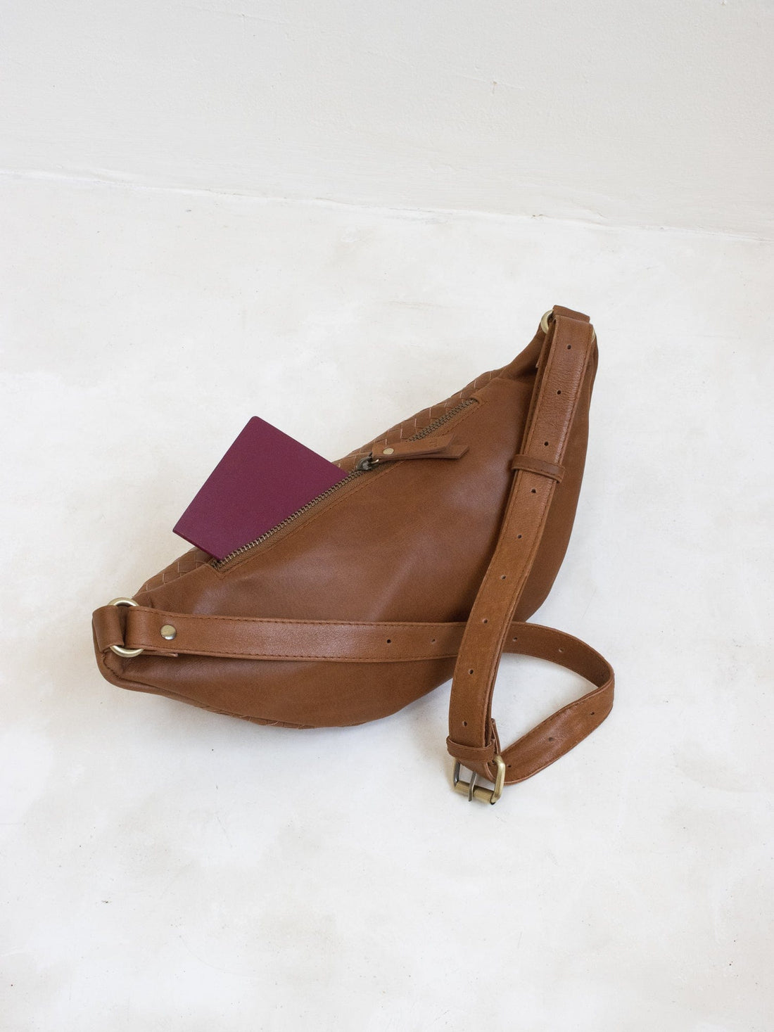 MANDRN  The Atlas- Taupe Leather Fanny Pack