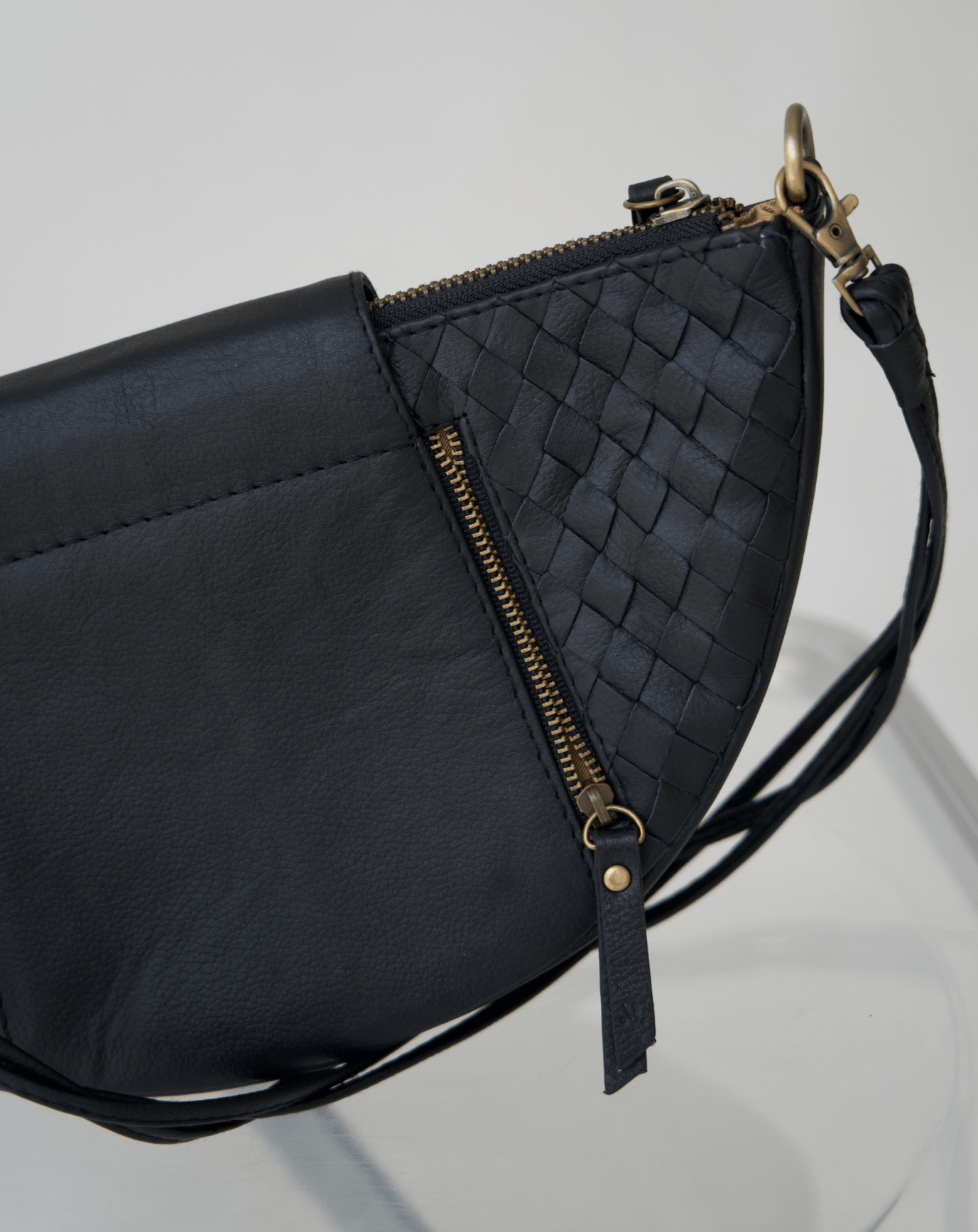 Mandrn Naomi Woven - Black Bag