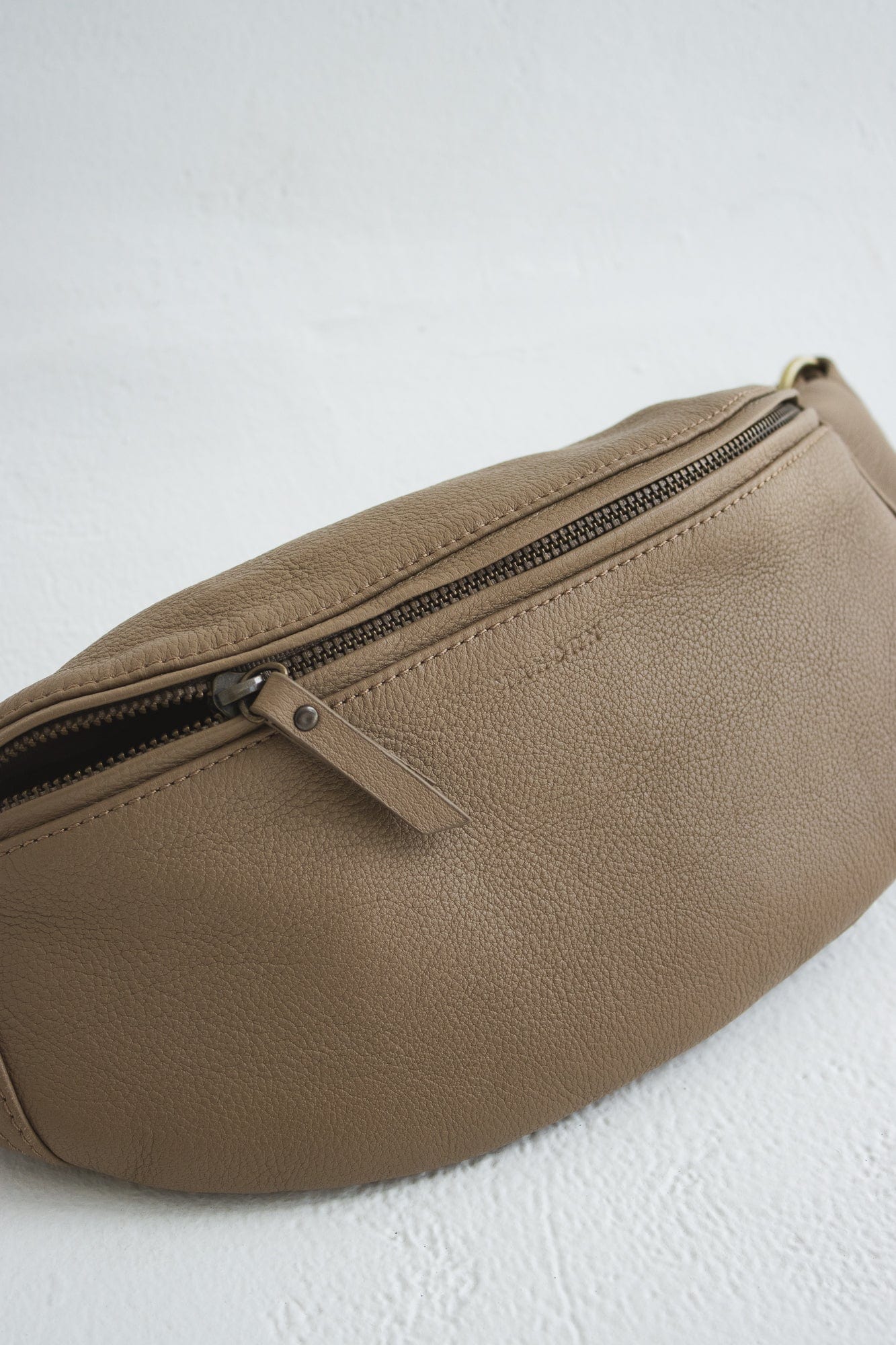 Mandrn [PRE-ORDER]- Atlas - Taupe Fanny Pack