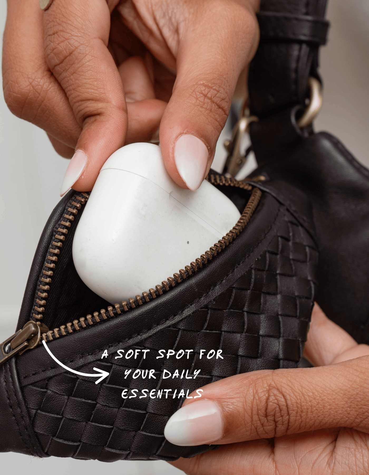 Mandrn [PRE-ORDER]- Mini Woven Atlas - Black Keychain