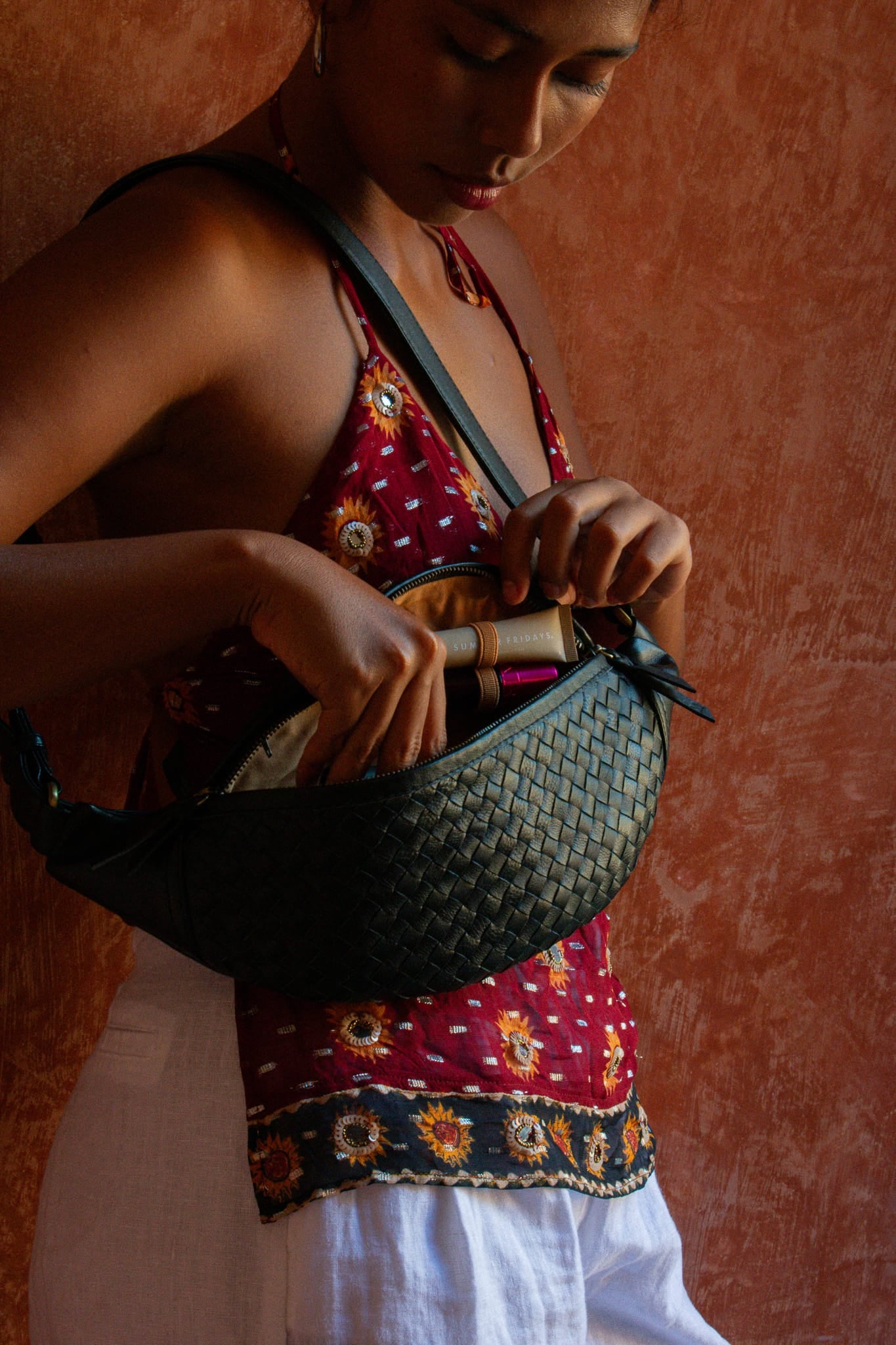 Mandrn [PRE-ORDER] Woven Atlas - Black Crossbody Bag