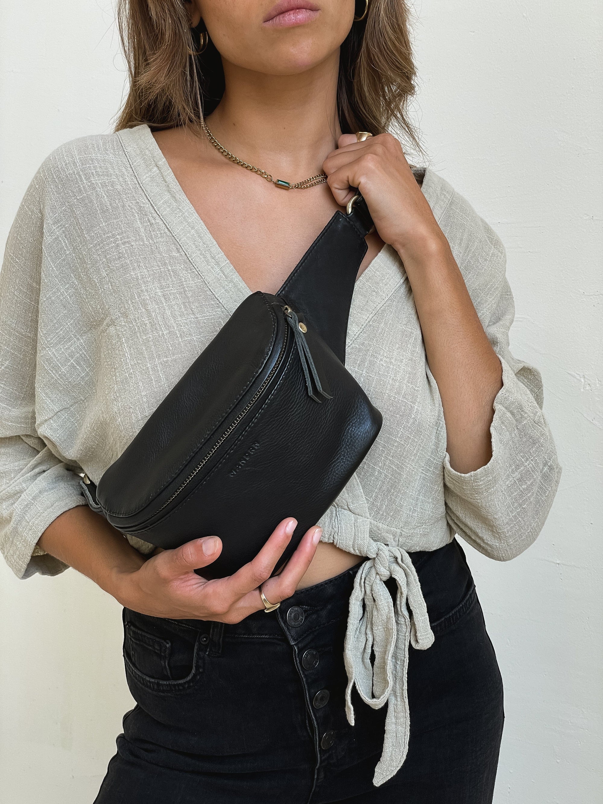 Mandrn Remy - Black Fanny Pack