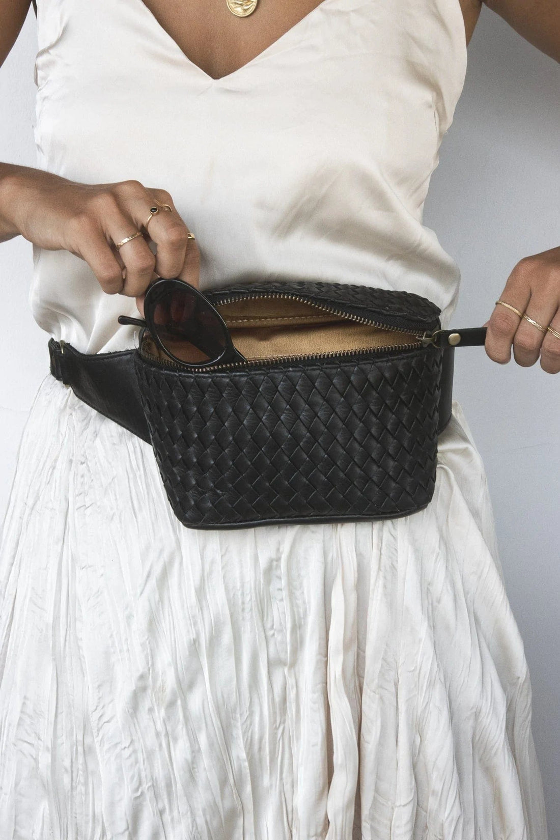 Mandrn Remy Woven - Black Fanny Pack