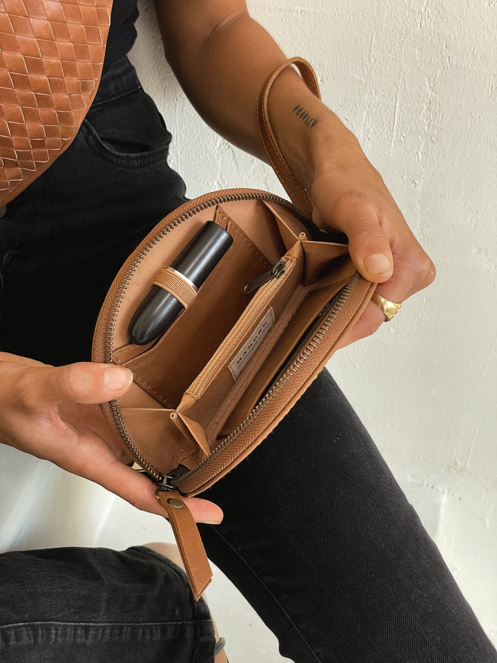 MANDRN | The Rover- Saddle Brown Leather Circle Pouch