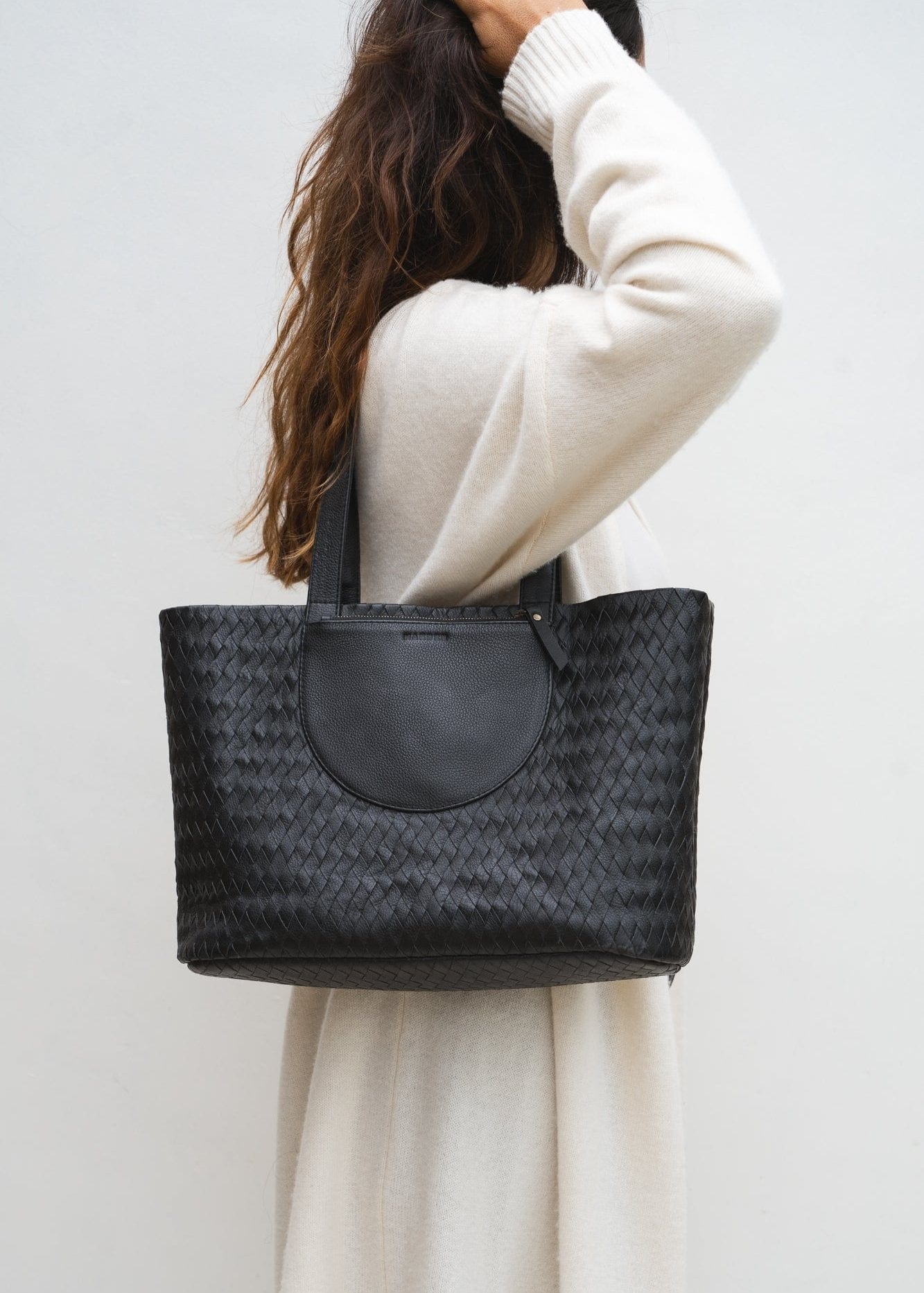 Mandrn Woven Andie Tote - Black tote