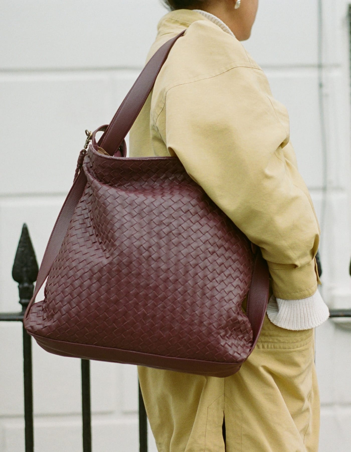 MANDRN Woven Evra Tote - Burgundy tote