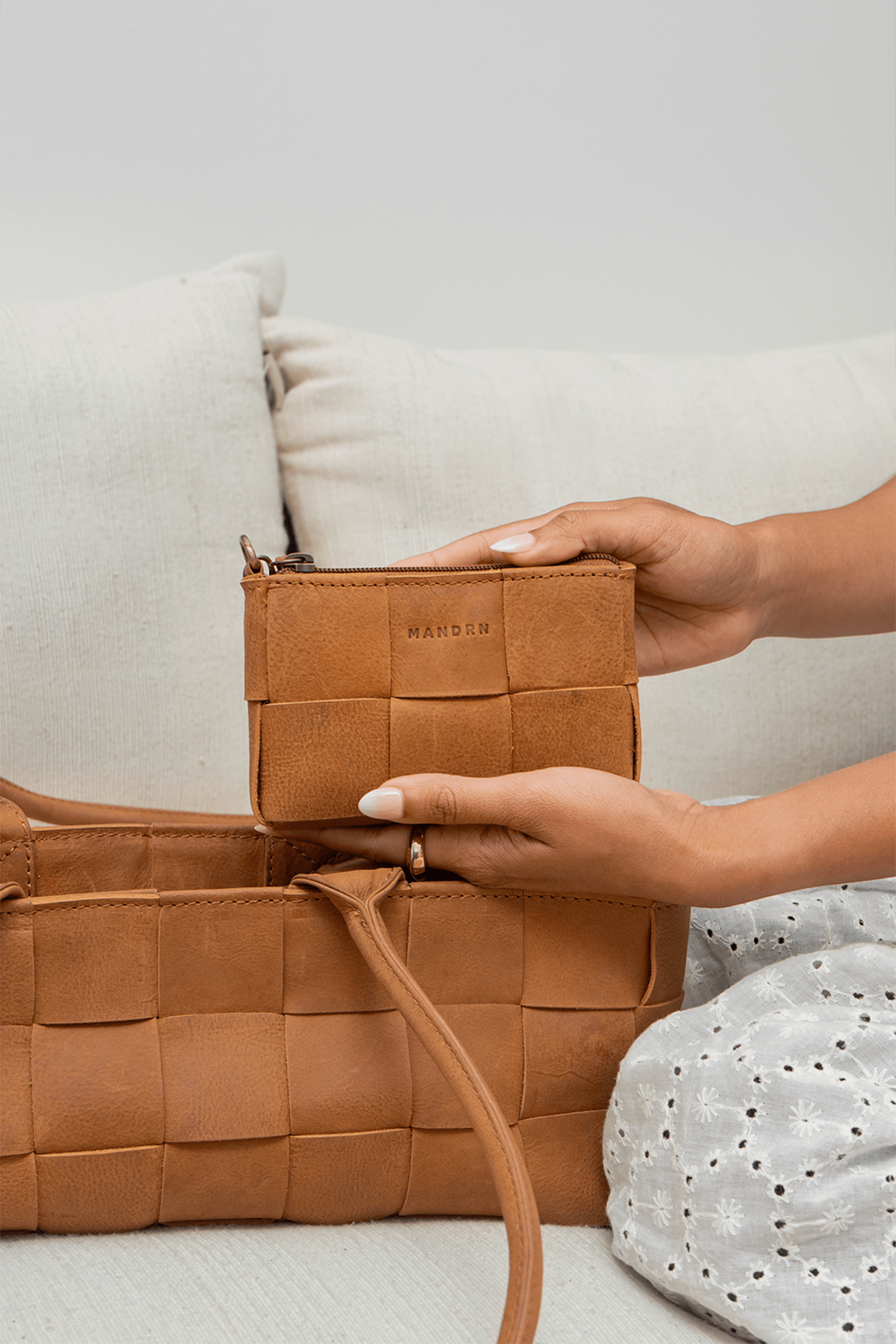 Mandrn Woven Rosalie - Saddle (Light) Purse