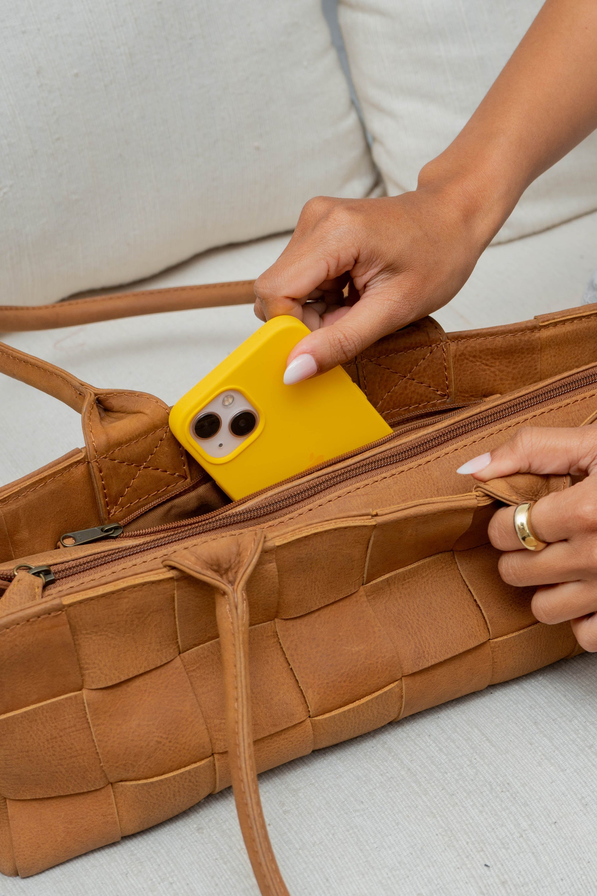 Mandrn Woven Rosalie - Saddle (Light) Purse